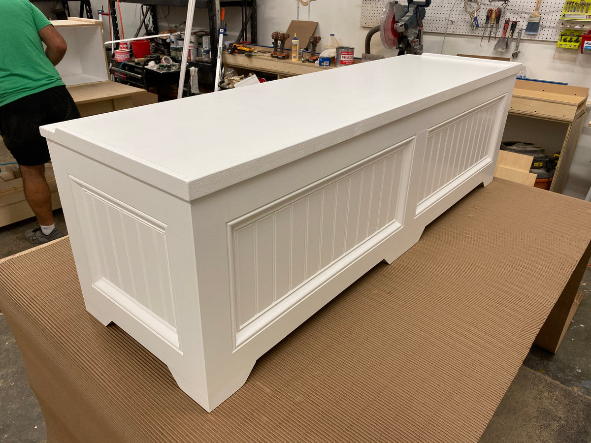 Photo of a Flat Painted Top displayed on a Traditional straight bench with vent legs