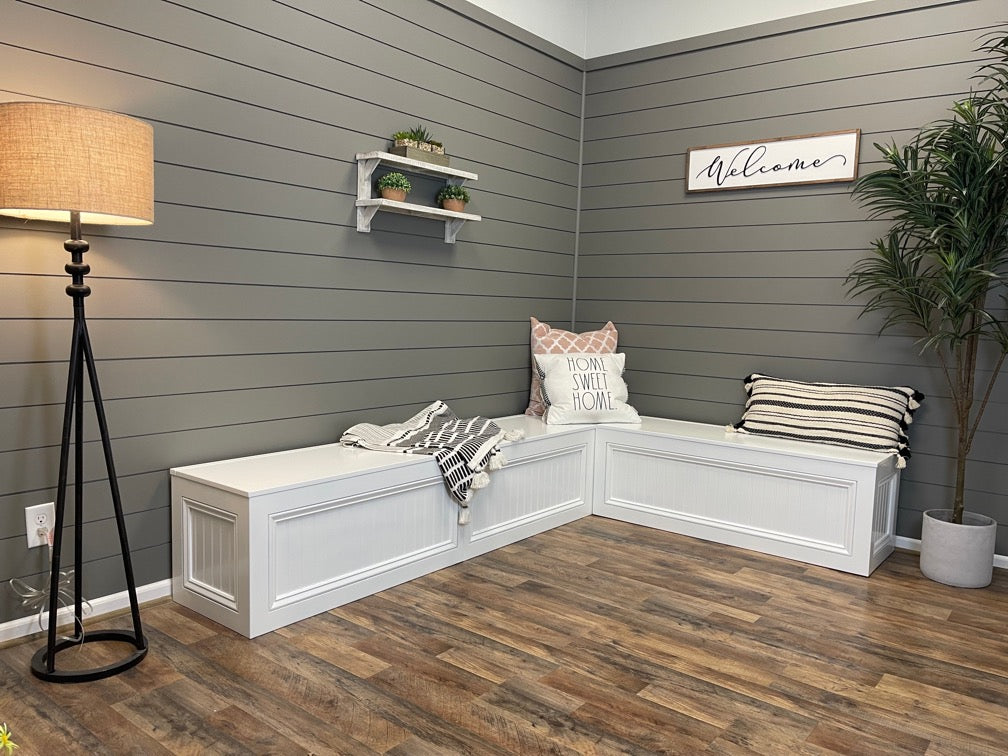 "Upgrade your dining space with our charming Farm Style Corner Bench. The rustic design adds a touch of warmth to your home while the ample storage keeps your space organized. Crafted from high-quality wood, this bench is both functional and stylish. Whether you're hosting a family dinner or enjoying a quiet meal, this corner bench is the perfect choice. Shop now and add a touch of farmhouse style to your home!"