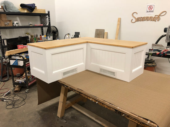 Photo of a Traditional style L-shape corner bench with front vents